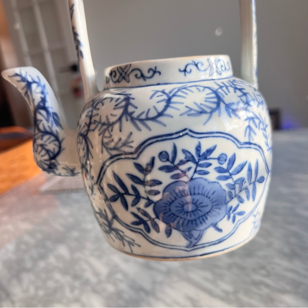 Asian Blue and White Ceramic Teapot - 4 cups - Picture 3 of 6